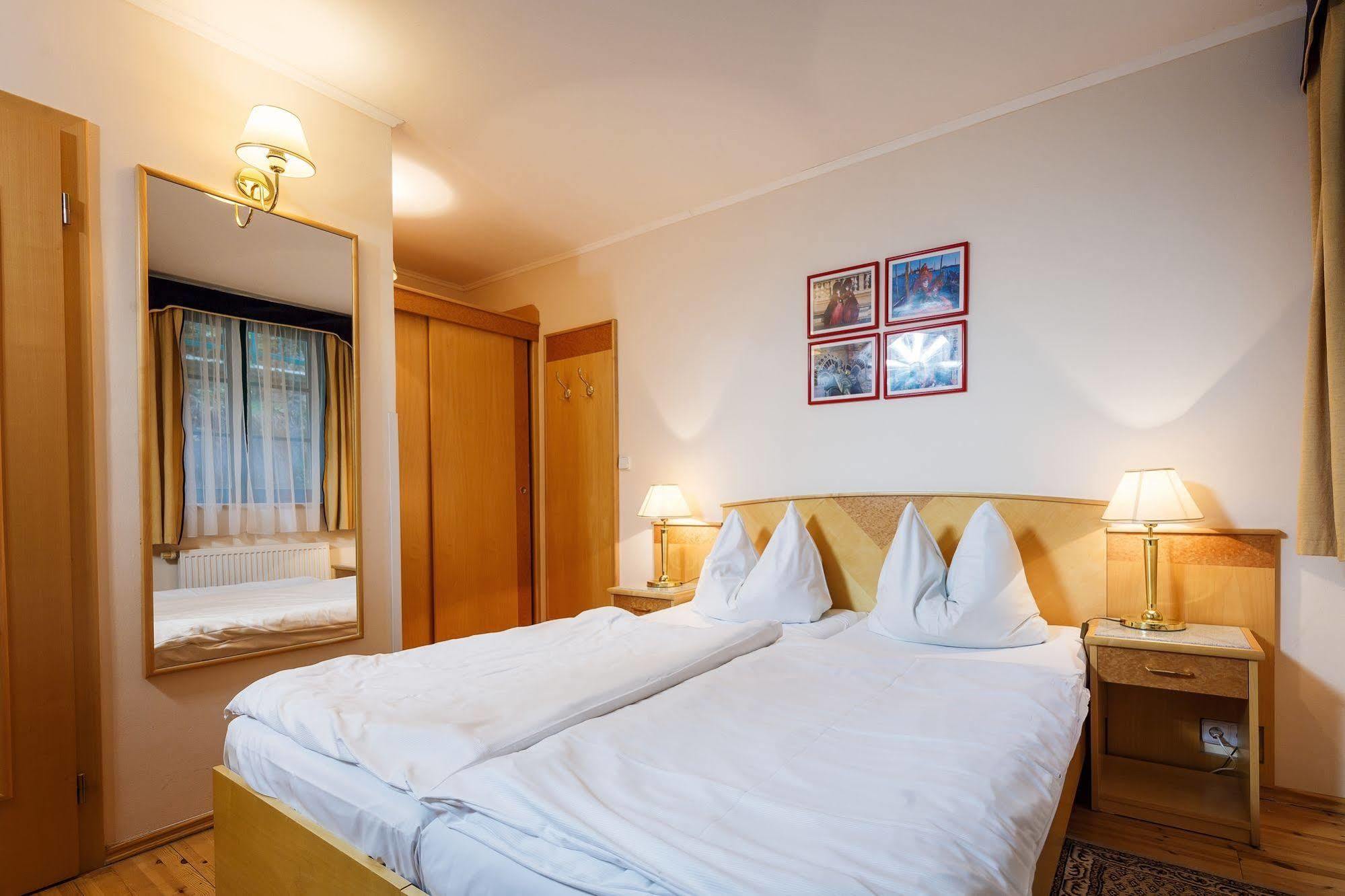Hotel Maltezsky Kriz Karlovy Vary Luaran gambar